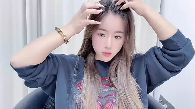 Snapshot of chloe-01 chatting on 01/16/25, 12:42 chloe-01 online show from 01/16/25, 12:42