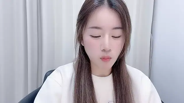 Snapshot of chloe-01 chatting on 01/17/25, 12:21 chloe-01 online show from 01/17/25, 12:21