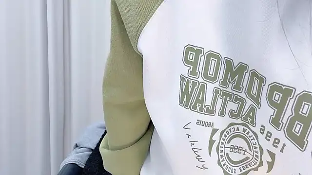 Snapshot of chloe-01 chatting on 01/19/25, 04:22 chloe-01 online show from 01/19/25, 04:22