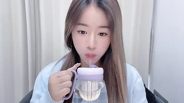 Snapshot of chloe-01 chatting on 01/21/25, 04:32 chloe-01 online show from 01/21/25, 04:32