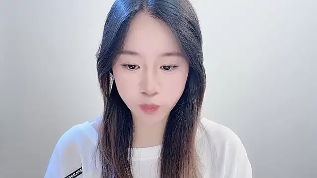 chloe-01 online show from 11/11/25, 04:01