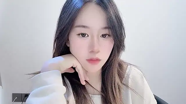 chloe-01 online show from 11/27/25, 03:08