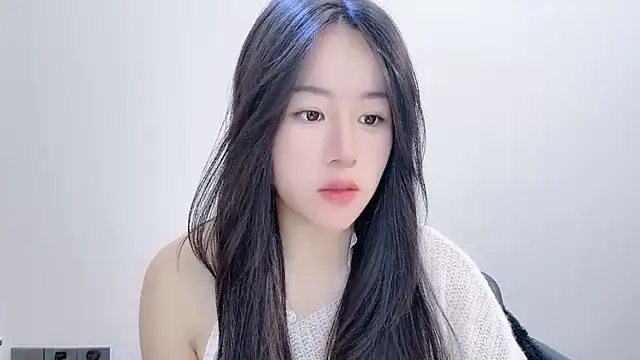 chloe-01 online show from 12/18/25, 04:07