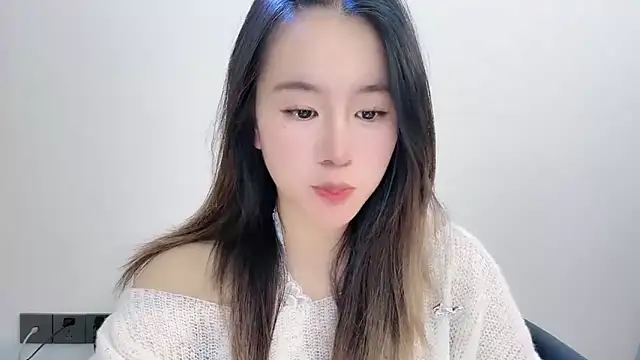 chloe-01 online show from 12/22/25, 12:13