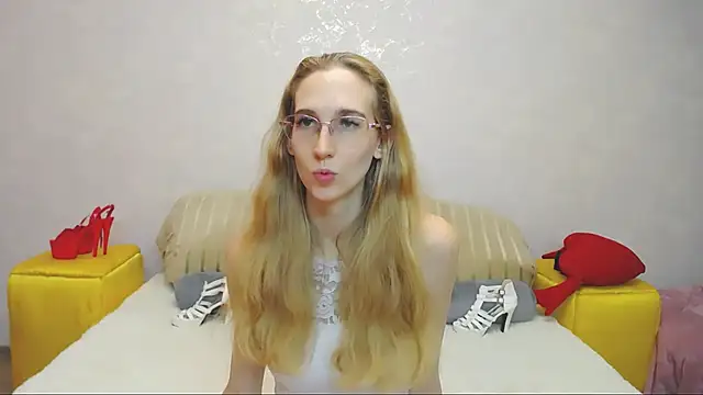 Snapshot of KlaryBrait chatting on 12/04/24, 08:34 KlaryBrait online show from 12/04/24, 08:34