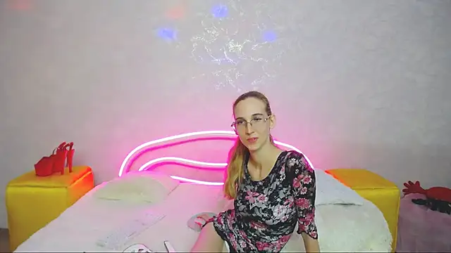 Snapshot of KlaryBrait chatting on 12/15/24, 03:20 KlaryBrait online show from 12/15/24, 03:20