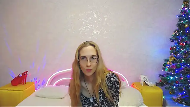 Snapshot of KlaryBrait chatting on 12/21/24, 03:42 KlaryBrait online show from 12/21/24, 03:42