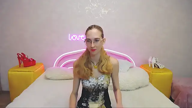 Snapshot of KlaryBrait chatting on 01/24/25, 10:21 KlaryBrait online show from 01/24/25, 10:21