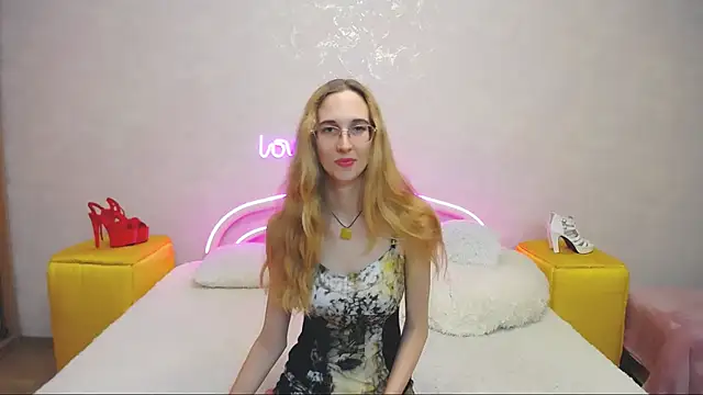 Snapshot of KlaryBrait chatting on 01/26/25, 04:30 KlaryBrait online show from 01/26/25, 04:30
