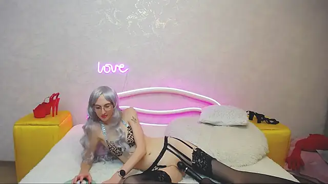 Snapshot of KlaryBrait chatting on 02/26/25, 04:03 KlaryBrait online show from 02/26/25, 04:03