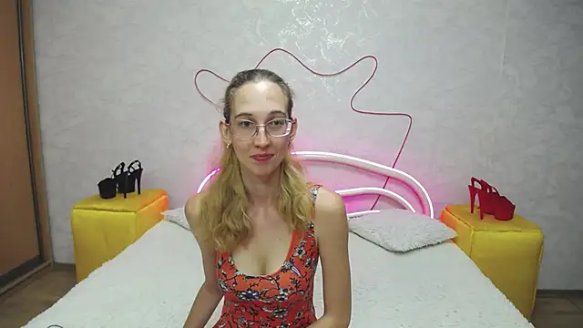 Snapshot of KlaryBrait chatting on 09/21/25, 06:04 KlaryBrait online show from 09/21/25, 06:04