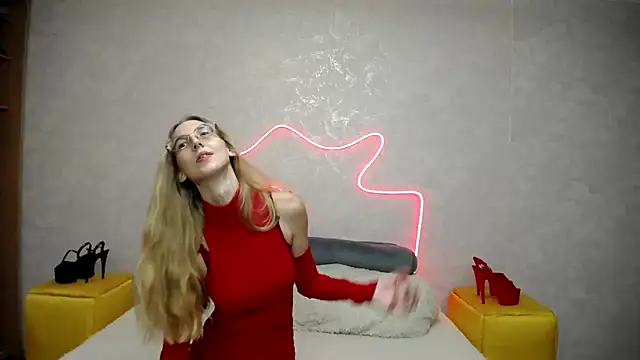 Snapshot of KlaryBrait chatting on 10/11/25, 04:49 KlaryBrait online show from 10/11/25, 04:49