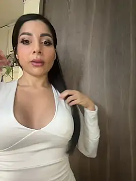 Snapshot of MOMALANA chatting on 02/15/26, 01:02 MOMALANA online show from 02/15/26, 01:02