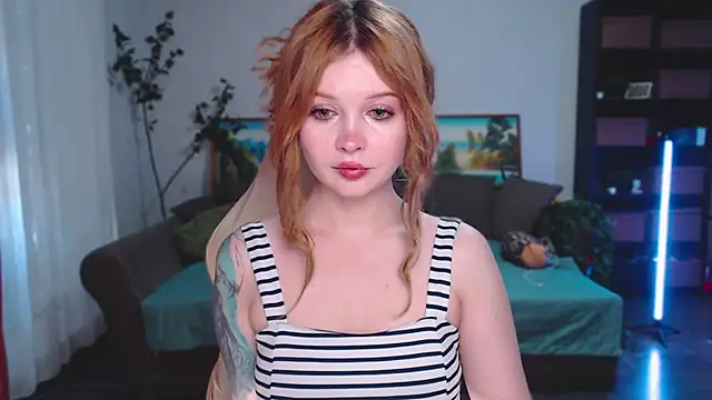 Snapshot of SYKE chatting on 10/17/25, 04:15 SYKE online show from 10/17/25, 04:15