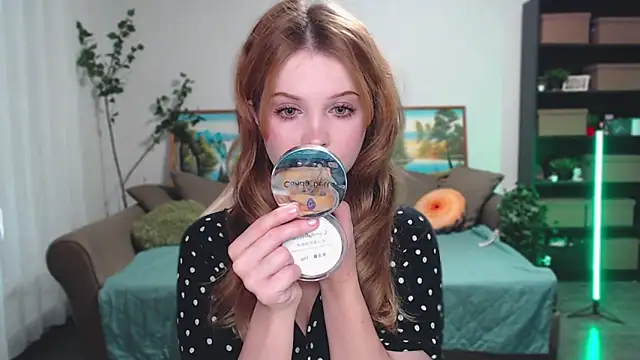 Snapshot of SYKE chatting on 10/21/25, 04:35 SYKE online show from 10/21/25, 04:35