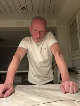 Snapshot of malematureisbest chatting on 12/18/25, 07:31 malematureisbest online show from 12/18/25, 07:31