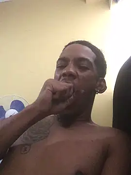 Snapshot of lionheart05 chatting on 12/23/24, 11:04 lionheart05 online show from 12/23/24, 11:04