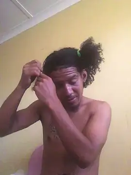 Snapshot of lionheart05 chatting on 02/06/25, 11:43 lionheart05 online show from 02/06/25, 11:43