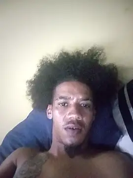 Snapshot of lionheart05 chatting on 12/16/25, 05:07 lionheart05 online show from 12/16/25, 05:07