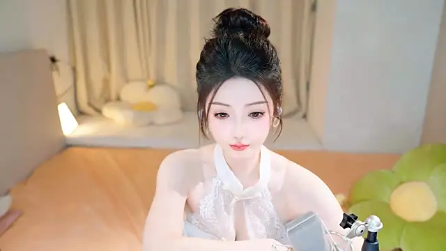 Snapshot of Eimile chatting on 12/21/24, 06:12 Eimile online show from 12/21/24, 06:12