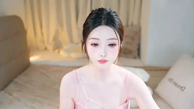 Snapshot of Eimile chatting on 03/07/25, 03:07 Eimile online show from 03/07/25, 03:07