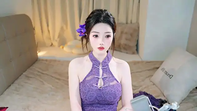 Snapshot of Eimile chatting on 03/10/25, 02:59 Eimile online show from 03/10/25, 02:59