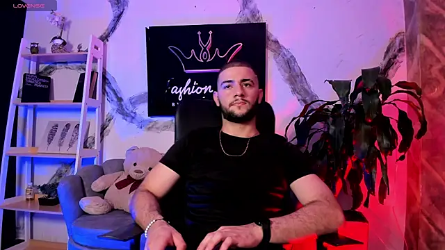 MaximusDick1  online show from 01/06/26, 04:27