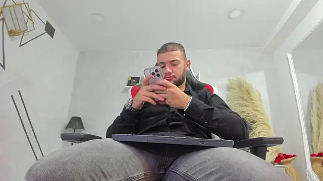 MaximusDick1  online show from 05/16/26, 11:42