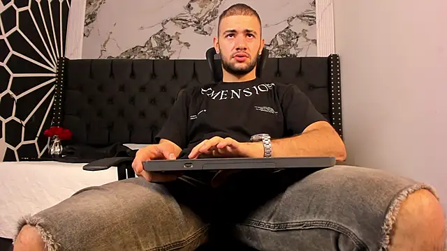 MaximusDick1  online show from 05/31/26, 11:39