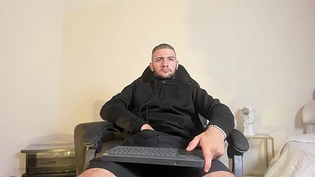 Snapshot of MaximusDick1_ chatting on 06/30/26, 12:06 MaximusDick1 online show from 06/30/26, 12:06