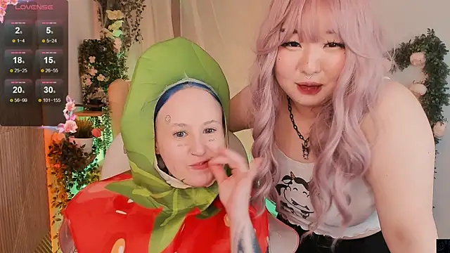 Snapshot of mei_honey_ chatting on 12/13/24, 08:04 mei honey  online show from 12/13/24, 08:04