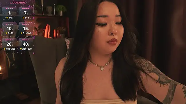 Snapshot of mei_honey_ chatting on 10/14/25, 10:10 mei honey  online show from 10/14/25, 10:10