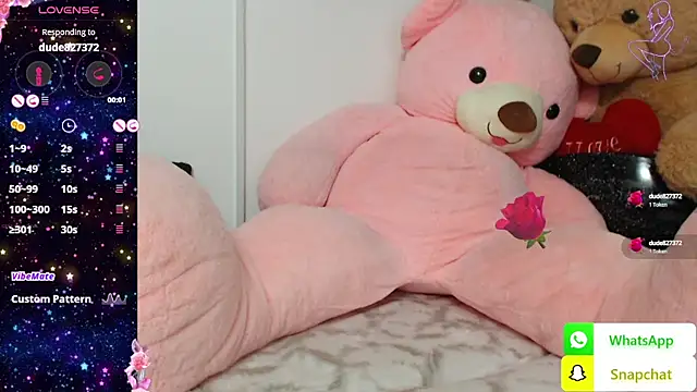 Snapshot of EvelynAisha chatting on 01/06/25, 07:13 EvelynAisha online show from 01/06/25, 07:13