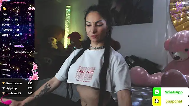 Snapshot of EvelynAisha chatting on 02/02/25, 06:53 EvelynAisha online show from 02/02/25, 06:53