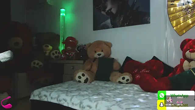 Snapshot of EvelynAisha chatting on 03/05/25, 07:27 EvelynAisha online show from 03/05/25, 07:27