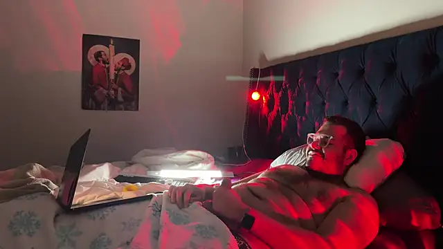 Snapshot of bearcloudcomputa chatting on 12/28/24, 10:47 bearcloudcomputa online show from 12/28/24, 10:47