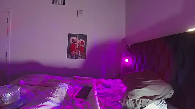 Snapshot of bearcloudcomputa chatting on 01/01/25, 10:00 bearcloudcomputa online show from 01/01/25, 10:00