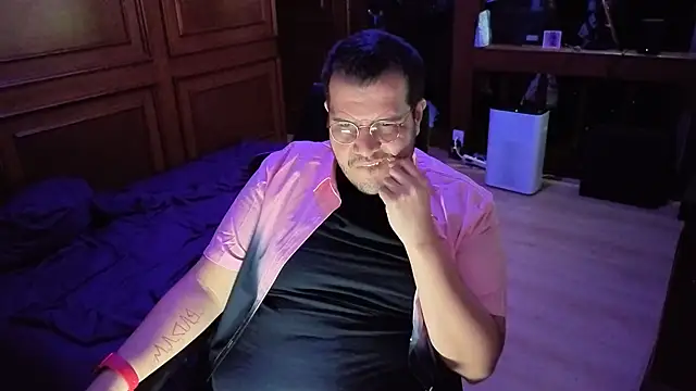 Snapshot of bearcloudcomputa chatting on 02/18/26, 05:03 bearcloudcomputa online show from 02/18/26, 05:03