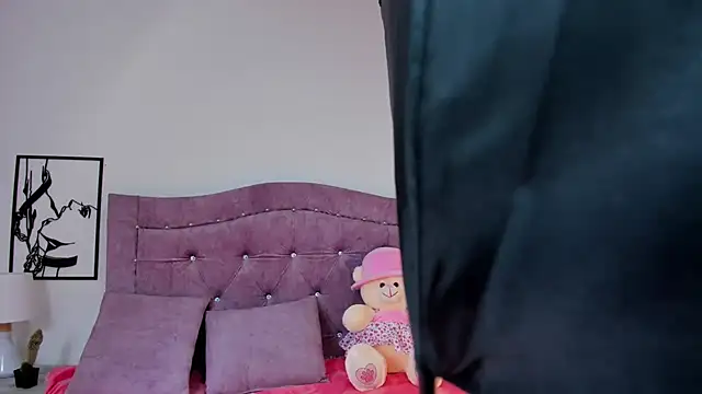 Snapshot of LunaSmitt chatting on 09/28/25, 01:11 LunaSmitt online show from 09/28/25, 01:11