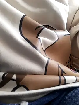 Snapshot of devi_black13_ chatting on 12/25/24, 04:22 devi black13 online show from 12/25/24, 04:22