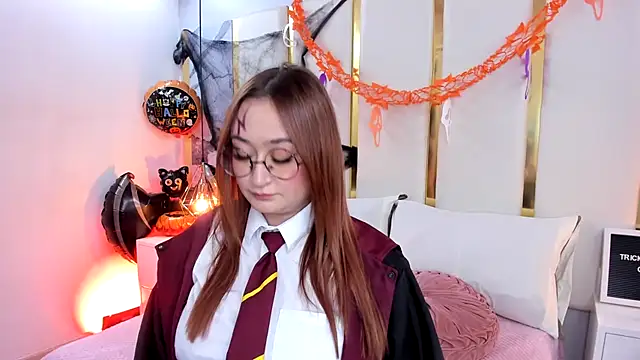 SalommeFlores online show from 10/29/25, 09:27