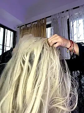 Snapshot of HannaSmiith chatting on 10/22/25, 12:38 HannaSmiith online show from 10/22/25, 12:38