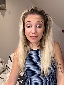 carlaaa online show from 10/15/25, 07:58