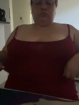 Snapshot of carola_hotwife chatting on 06/05/26, 12:33 carola hotwife online show from 06/05/26, 12:33