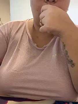 Snapshot of carola_hotwife chatting on 06/08/26, 01:55 carola hotwife online show from 06/08/26, 01:55