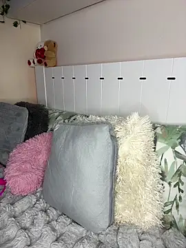 Snapshot of EllyChantal_11 chatting on 11/11/25, 10:15 EllyChantal 11 online show from 11/11/25, 10:15