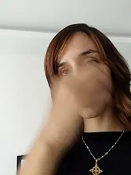 Ambar Roux  online show from 11/06/25, 01:45