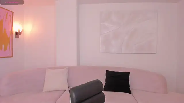 ValeriaRoldanX online show from 12/17/25, 10:32