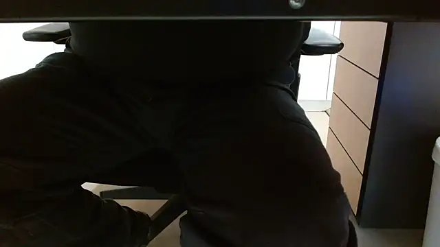 Snapshot of lovewalknaked chatting on 11/06/25, 03:24 lovewalknaked online show from 11/06/25, 03:24