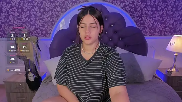 Snapshot of Miamontoya chatting on 10/13/25, 01:55 Miamontoya online show from 10/13/25, 01:55